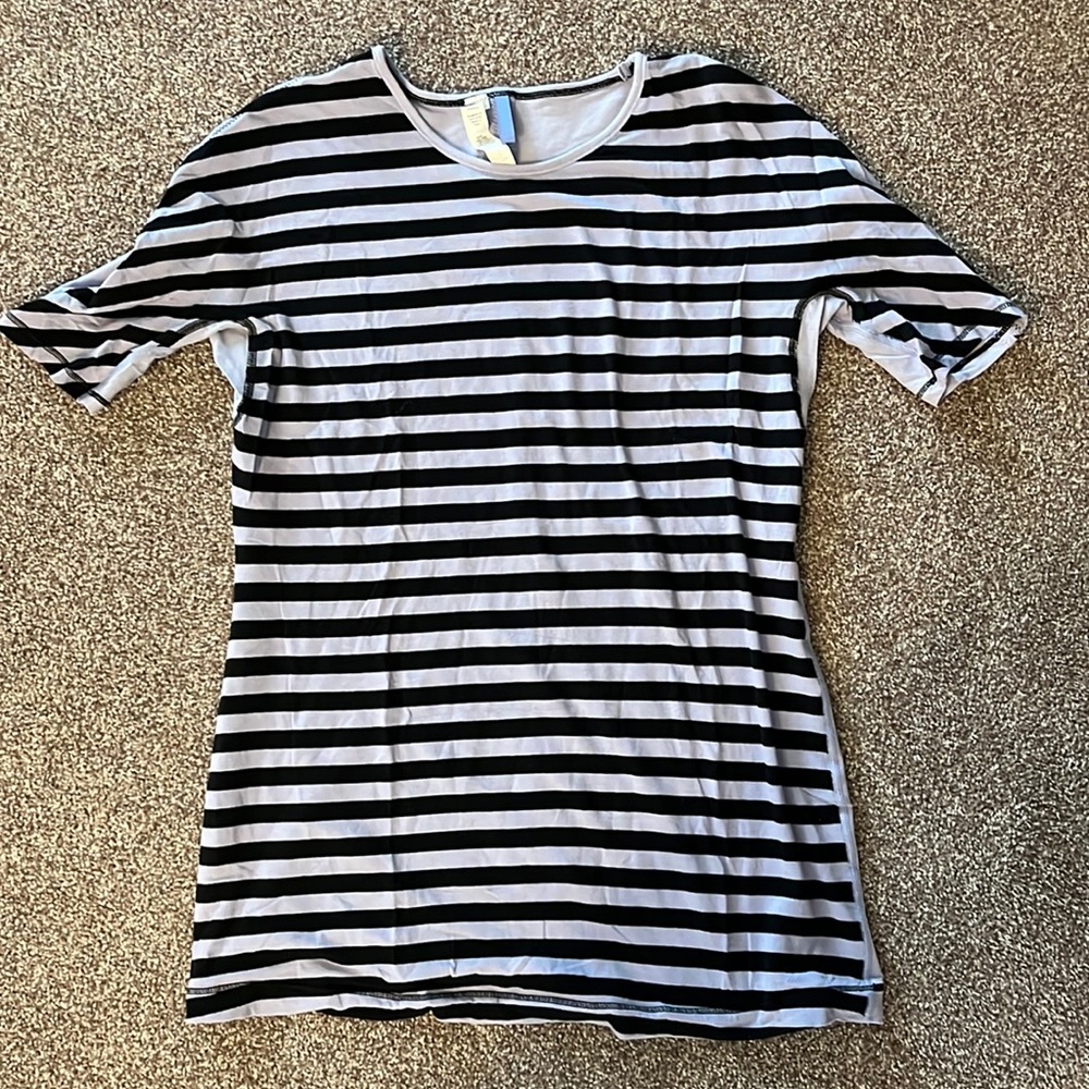 Lululemon shirt in black striped size 8